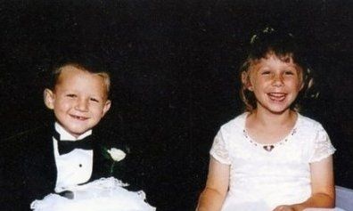 Γνωρίστηκαν ως παρανυφάκια και παντρεύτηκαν 17 χρόνια μετά!