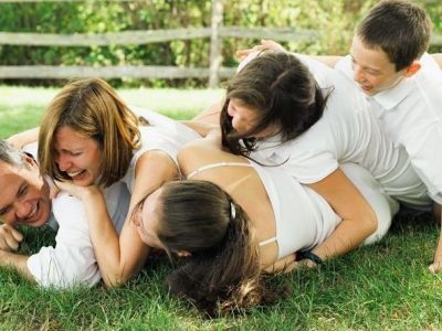 Δέκα πράγματα που πρέπει να κάνουν οι γονείς μπροστά στα παιδιά τους