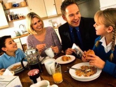 Πρωινό ξύπνημα:Τι λένε καθημερινά οι γονείς στα παιδιά τους