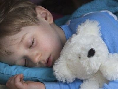 Ο ύπνος «θρέφει» τα παιδιά: Τα βοηθάει να έχουν καλύτερη μνήμη