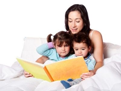 Αυτά είναι τα πέντε οφέλη αφήγησης ιστοριών στα παιδιά