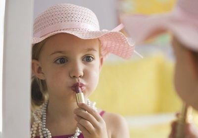 Από ποια ηλικία τα παιδιά ασχολούνται με την εξωτερική τους εμφάνιση