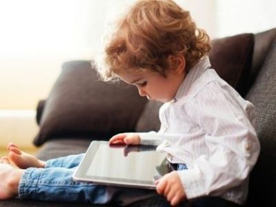 Tablets και smartphones βλάπτουν τις τεχνολογικές δεξιότητες των παιδιών