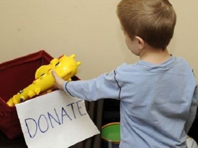 Είναι φυσιολογικό ένα παιδί να χαρίζει όλα του τα παιχνίδια;