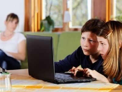Το 30% των Ευρωπαίων γονέων δεν ελέγχει το παιδί του στο διαδίκτυο
