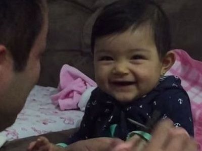 Δείτε τι συμβαίνει όταν ένας μπαμπάς επιχειρεί να κόψει τα νύχια της μικρής του κόρης (βίντεο)