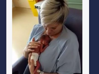 Μοναδική στιγμή: Η πρώτη αγκαλιά με το πρόωρο μωρό της (βίντεο)