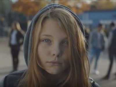 Το βίντεο που έγινε viral! «Αγαπητέ μπαμπά, πρόκειται να με φωνάζουν πόρνη...»