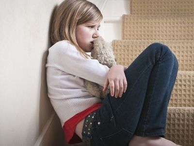 Κατάθλιψη σε παιδιά και εφήβους: Αιτίες εμφάνισης, συμπτώματα και θεραπεία!