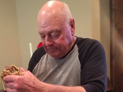 Παππούς περίμενε τα εγγόνια του για φαγητό. Δεν πήγαν ποτέ, όμως τώρα θα επανορθώσουν!