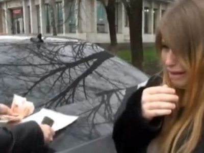 Σοκαριστικό: Προσπάθησε να πουλήσει το 10 ημερών μωρό της για 1.900 ευρώ (βίντεο)