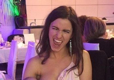 Η viral φωτογραφία των ημερών-Νεαρή μητέρα θηλάζει σε γάμο