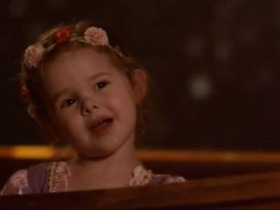 Μπαμπάς και κόρη δημιούργησαν το πιο όμορφο βίντεο με το τραγούδι «Βλέπω Φως», από την ταινία Μαλλιά Κουβάρια