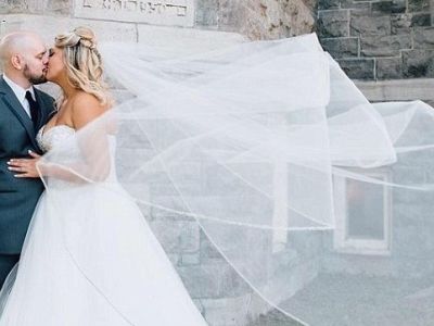 Η viral φωτογραφία της ημέρας: Μητέρα διέκοψε το μυστήριο του γάμου για να θηλάσει το μωρό της