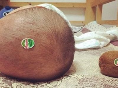 10+2 φωτό που δείχνουν τι συμβαίνει όταν ο μπαμπάς προσέχει στο σπίτι τα παιδιά