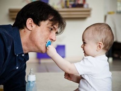 5 τρόποι για να συμμετάσχει ο πατέρας ενεργά στη φροντίδα του μωρού