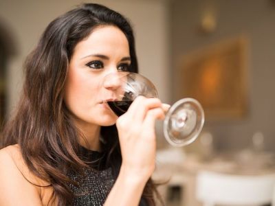 Αλκοόλ & γονιμότητα: Ποιο είναι το επιτρεπόμενο όριο για τις γυναίκες