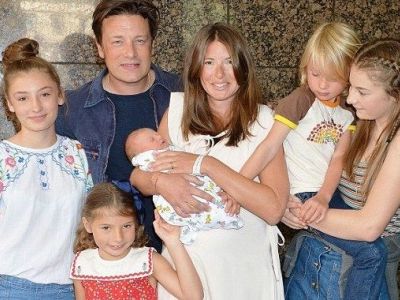 Έλιωσε το Instagram: Δείτε την 6χρονη κόρη του Jamie Oliver να κάνει μπάνιο το νεογέννητο αδελφό της