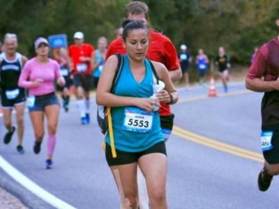 Αυτή η μαμά αντλεί γάλα ενώ τρέχει στον Ημιμαραθώνιο!