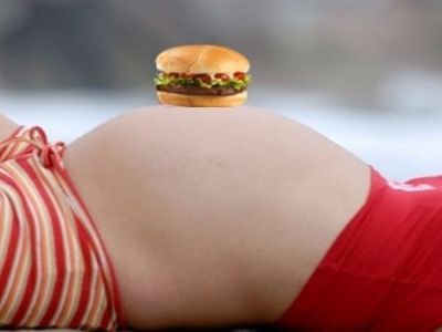 Τα παιδιά που γεννιούνται από μητέρες με παραπανίσια κιλά, έχουν την τάση να γεράσουν πρόωρα