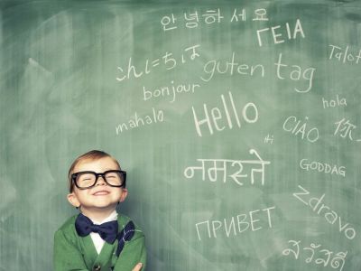 Παιδί και διγλωσσία: Πώς να βοηθήσουμε στην εκμάθηση δύο γλωσσών ταυτόχρονα