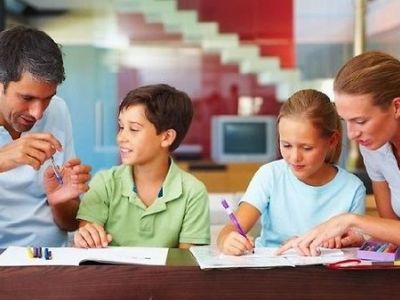 Χρειάζεται οι γονείς να πηγαίνουν σε σχολές γονέων;