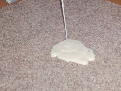 Έπεσε το γάλα του μωρού στο χαλί: Και τώρα τι κάνουμε;