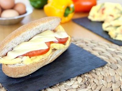 Διατροφή και παιδί: Σάντουιτς με ψητή ομελέτα λαχανικών και τυρί