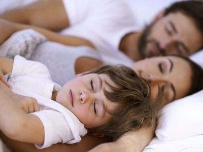 Πώς θα μάθει το παιδί να κοιμάται στο δικό του κρεβάτι