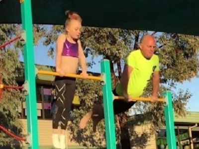 Δείτε τι κάνει αυτός ο μπαμπάς προκειμένου να περνάει λίγο χρόνο με την κόρη του (vid)