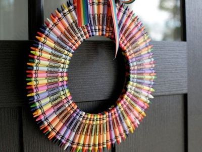 Deco: 15 πρωτότυπα και οικονομικά χριστουγεννιάτικα στεφάνια για την πόρτα σας που μπορείτε να φτιάξετε