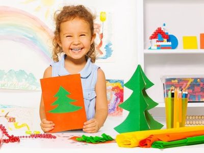 4 υπέροχες κατασκευές με χριστουγεννιάτικα δεντράκια για παιδιά