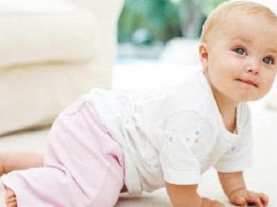 Μπουσούλημα και παιδί: Είναι σημαντικό για την ανάπτυξη του μωρού;