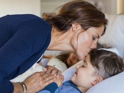 4 ερωτήσεις που πρέπει να κάνετε στο παιδί σας πριν κοιμηθεί