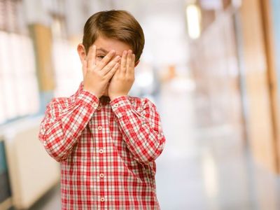 Πώς να βοηθήσουμε τα παιδιά μας να μη ντρέπονται στο σχολείο