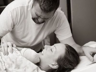 15 μπαμπάδες αντικρύζουν για πρώτη φορά τo νεογέννητο μωρό τους