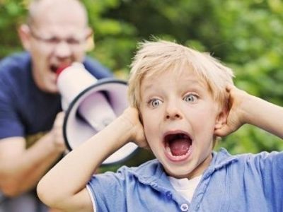 Πώς οι καθημερινές φωνές και οι κατσάδες των γονιών οδηγούν τον έφηβο σε κατάθλιψη