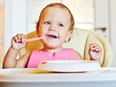 Μαθαίνοντας στο μωρό σας να τρώει