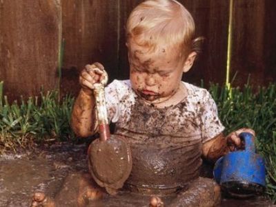 5 λόγοι που πρέπει να αφήνετε το παιδί σας να λερώνεται