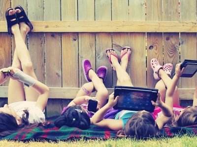 Facebook: Συμβουλές προς εφήβους-«Σκεφτείτε καλά πριν κοινοποιήσετε»