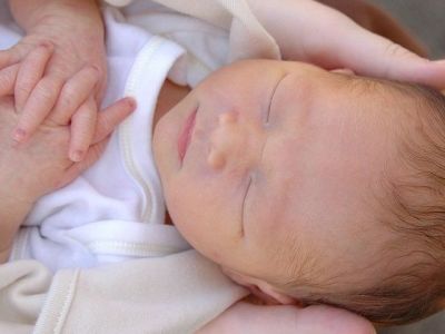 Οι 9 μη διαπραγματεύσιμοι κανόνες όταν επισκέπτεστε μαμά με νεογέννητο