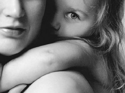 12 τρόποι να βοηθήσετε την κόρη σας να αγαπήσει το σώμα της