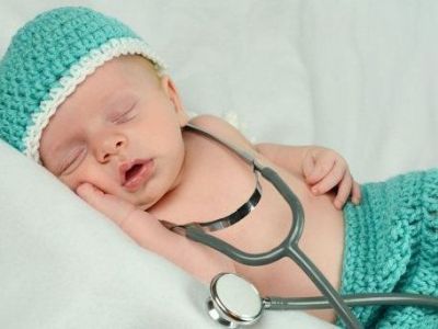 Νεογέννητα μωρά: Οι πρώτες εξετάσεις που γίνονται στο μαιευτήριο αμέσως μετά τη γέννησή τους