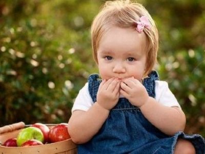 Το λάθος που κάνουν οι γονείς όταν τρώνε τα παιδιά τους