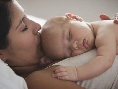 10 πράγματα που συμβαίνουν στο σώμα μας μετά τη γέννα