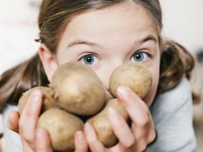 Γιατί πρέπει να καταναλώνουμε την πατάτα με τη φλούδα