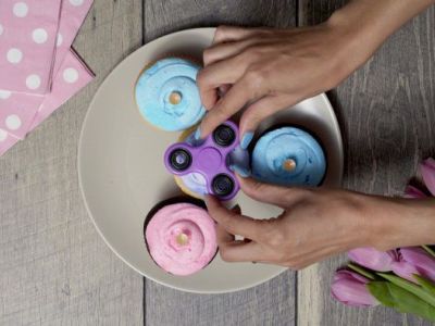 Μετατρέψτε τα fidget spinners στα ωραιότερα διακοσμητικά για τα γλυκά σας (vid)