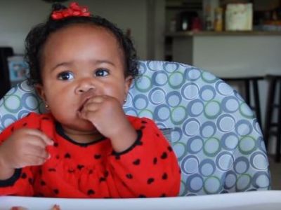 Μπαμπάς παίρνει συνέντευξη από τη 14 μηνών κόρη του. Το βίντεο που πρέπει να δείτε