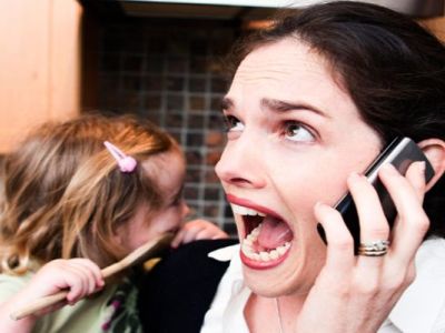 Γιατί όλοι θυμούνται τη μαμά όταν μιλάει στο τηλέφωνο;