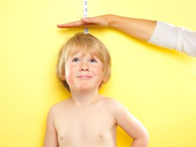 Πώς μπορώ να βοηθήσω το παιδί μου να διαχειριστεί το ύψος του;